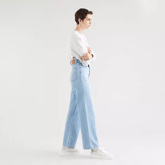 Levi's High Loose Women's High-Rise Wide Leg Jeans in Medium Blue Denim - Picture 2 of 8
